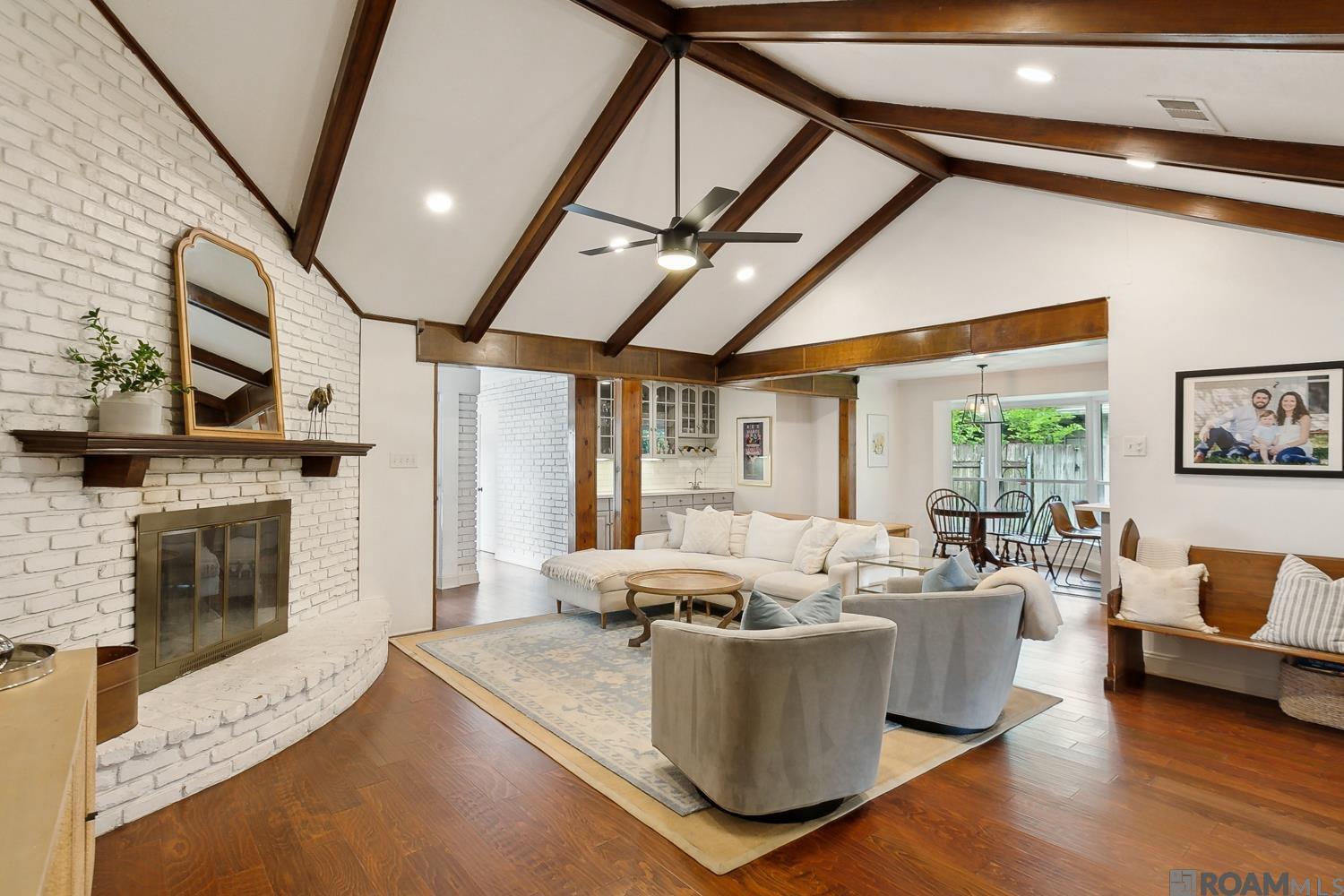 Property Photo: 1343 Crescent Dr LA 70806