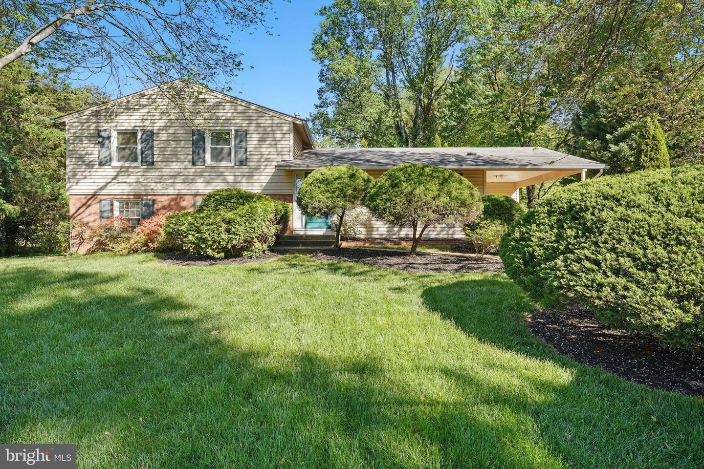 Property Photo: 4905 Springbrook Drive VA 22003
