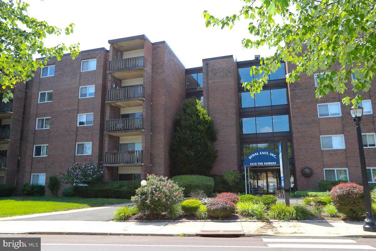 Property Photo: 1610 The Fairway 105W PA 19046