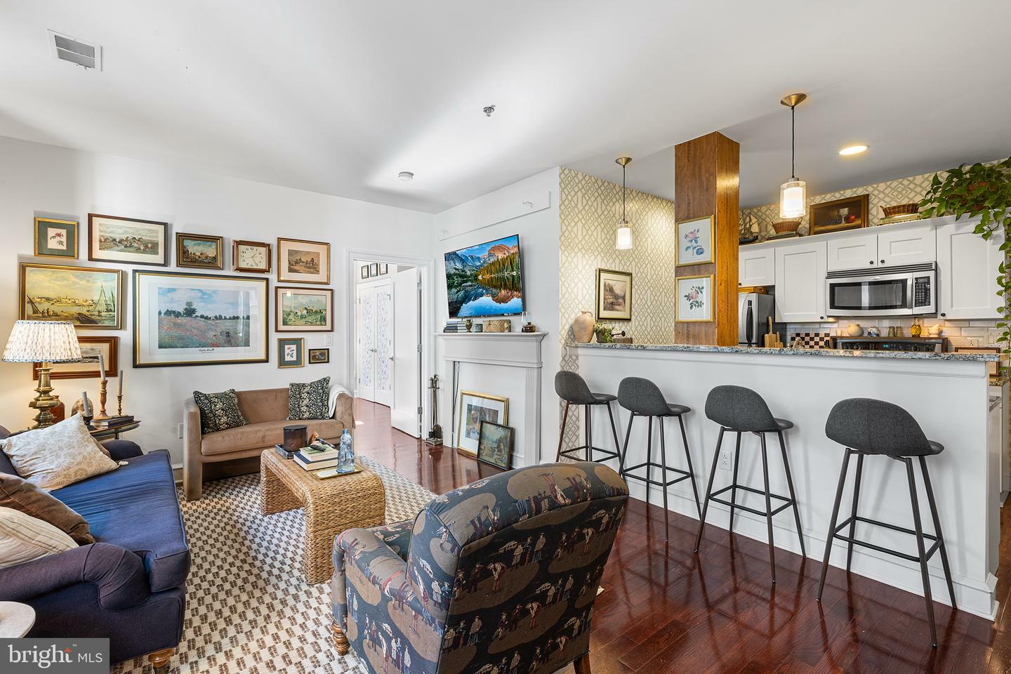 Property Photo: 1811 Chestnut Street 19 607 PA 19103