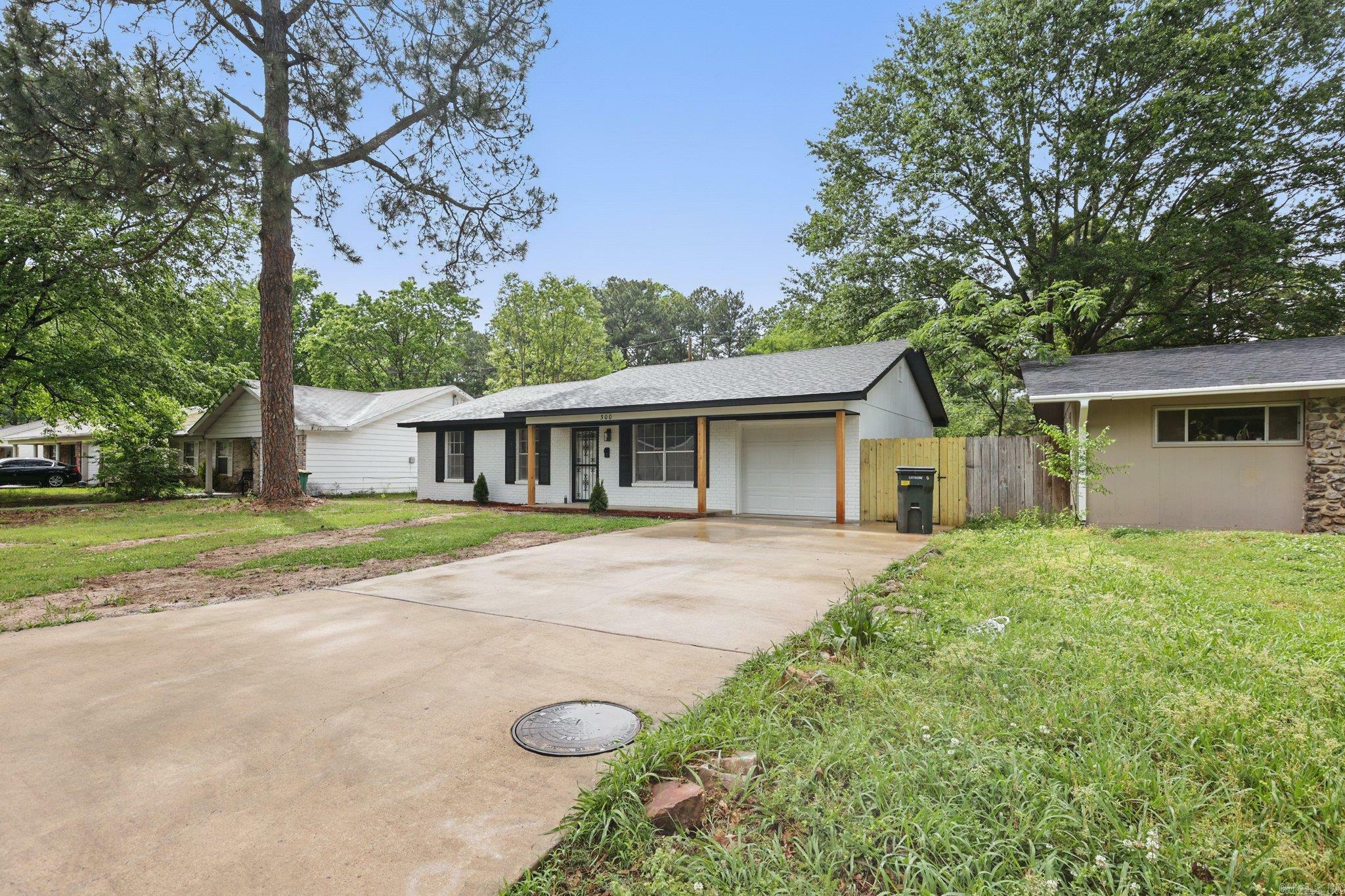 Property Photo: 300 Dryad Ln AR 72205