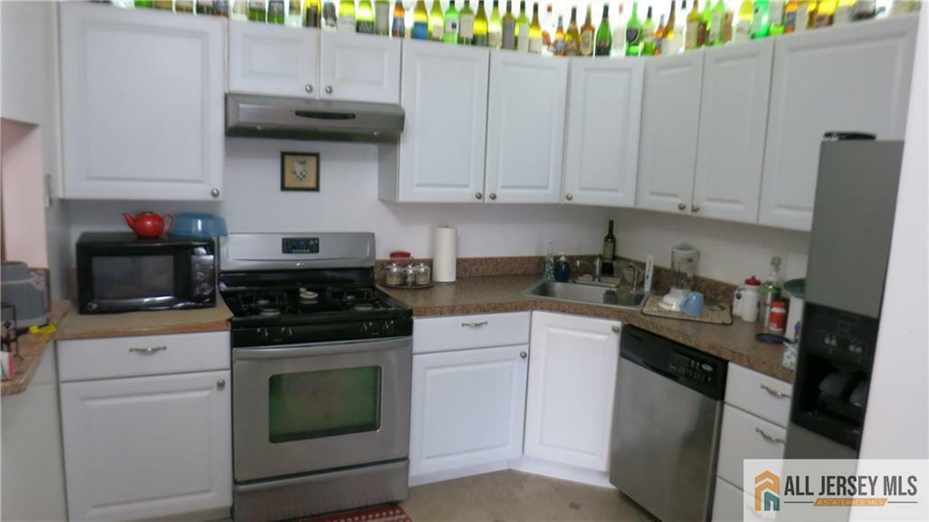Property Photo: 361 Lancaster Court NJ 08854