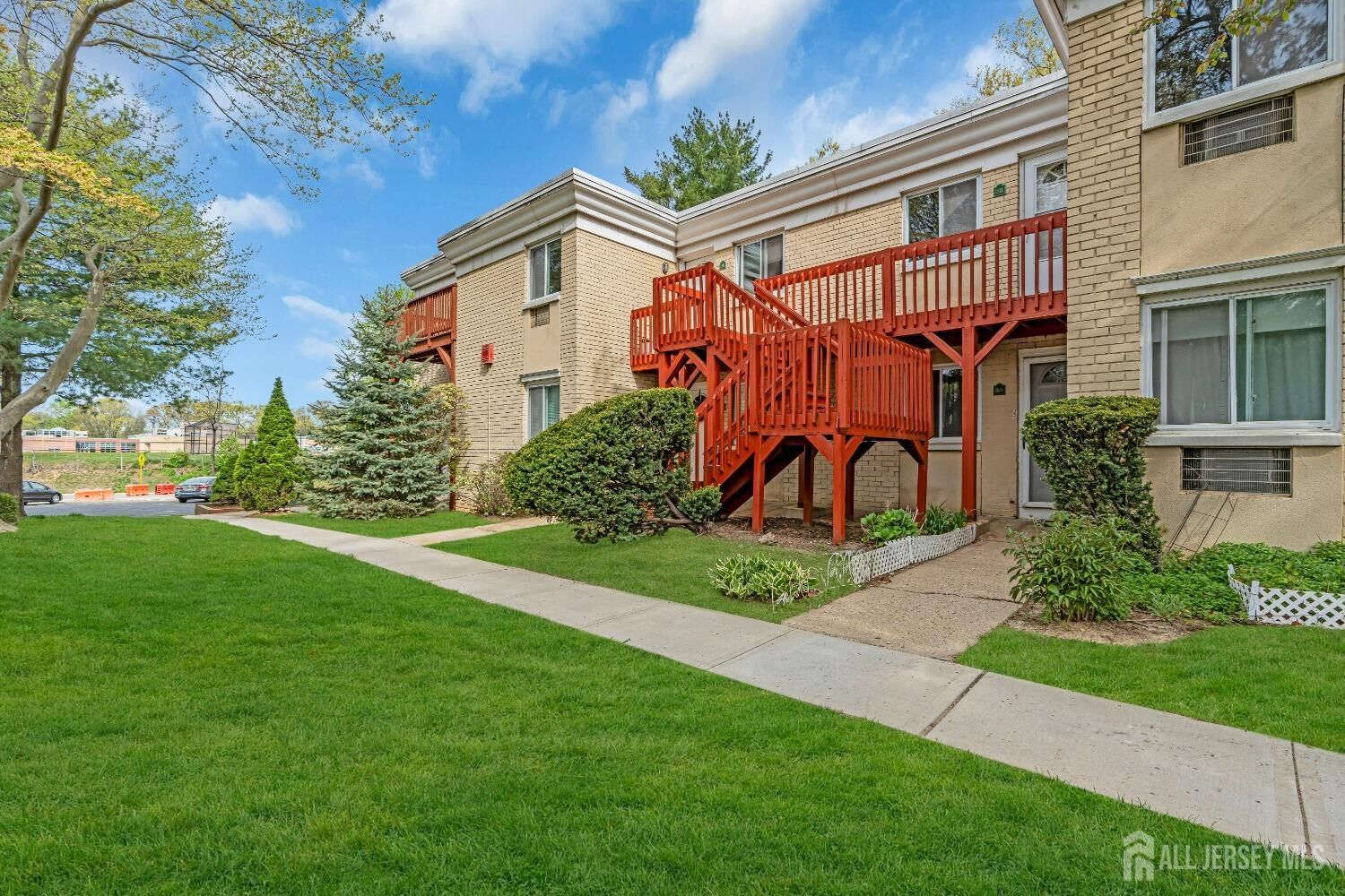 Property Photo:  1 Lake Avenue 8B  NJ 08816 