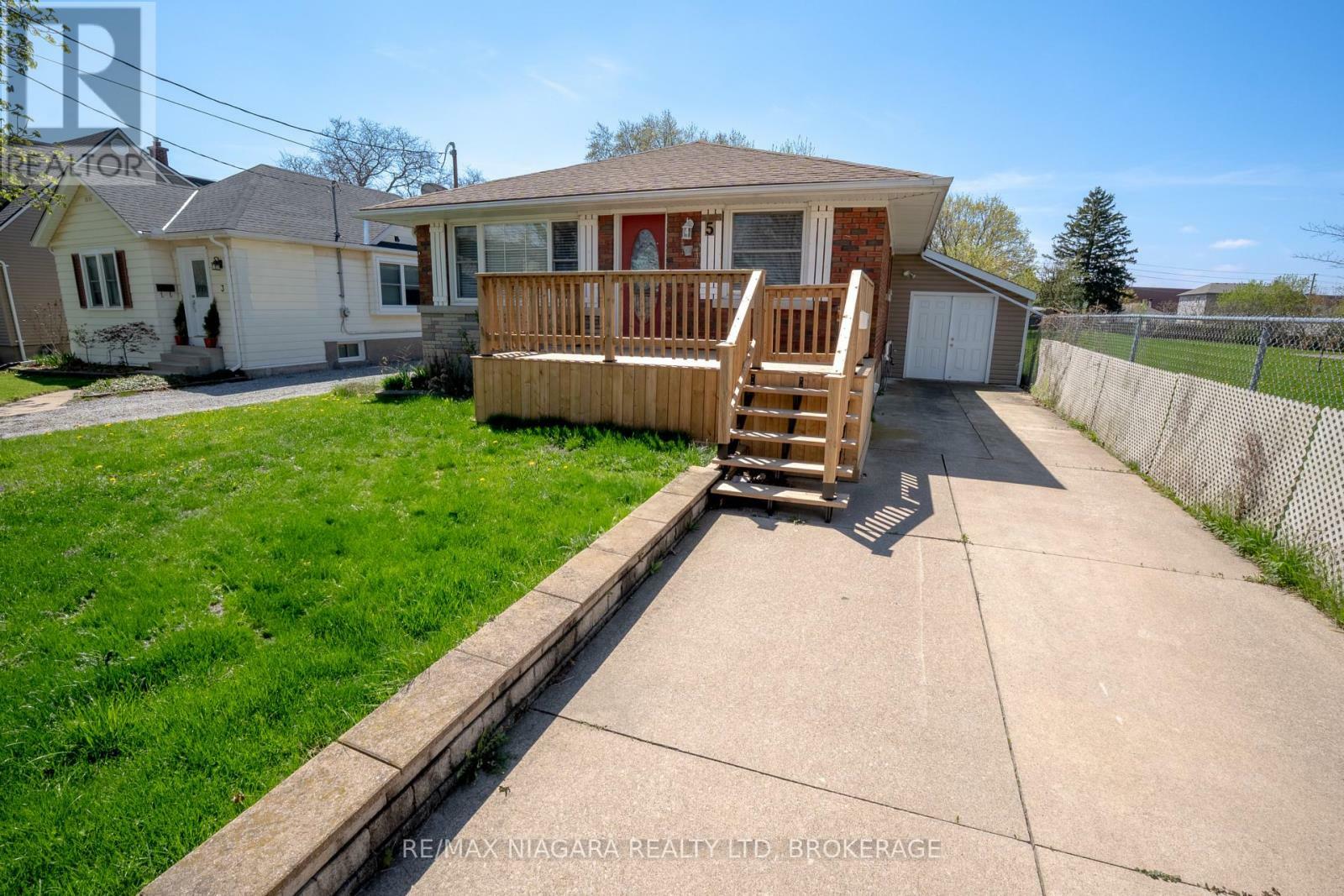 Property Photo: 5 St Peter Street ON L2T 1N7