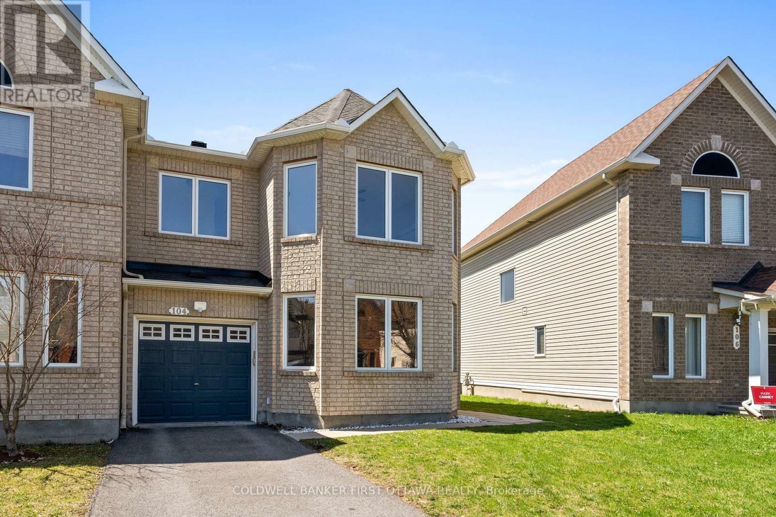 Photo de la propriété: 104 Dunforest Terrace ON K2J 3T6