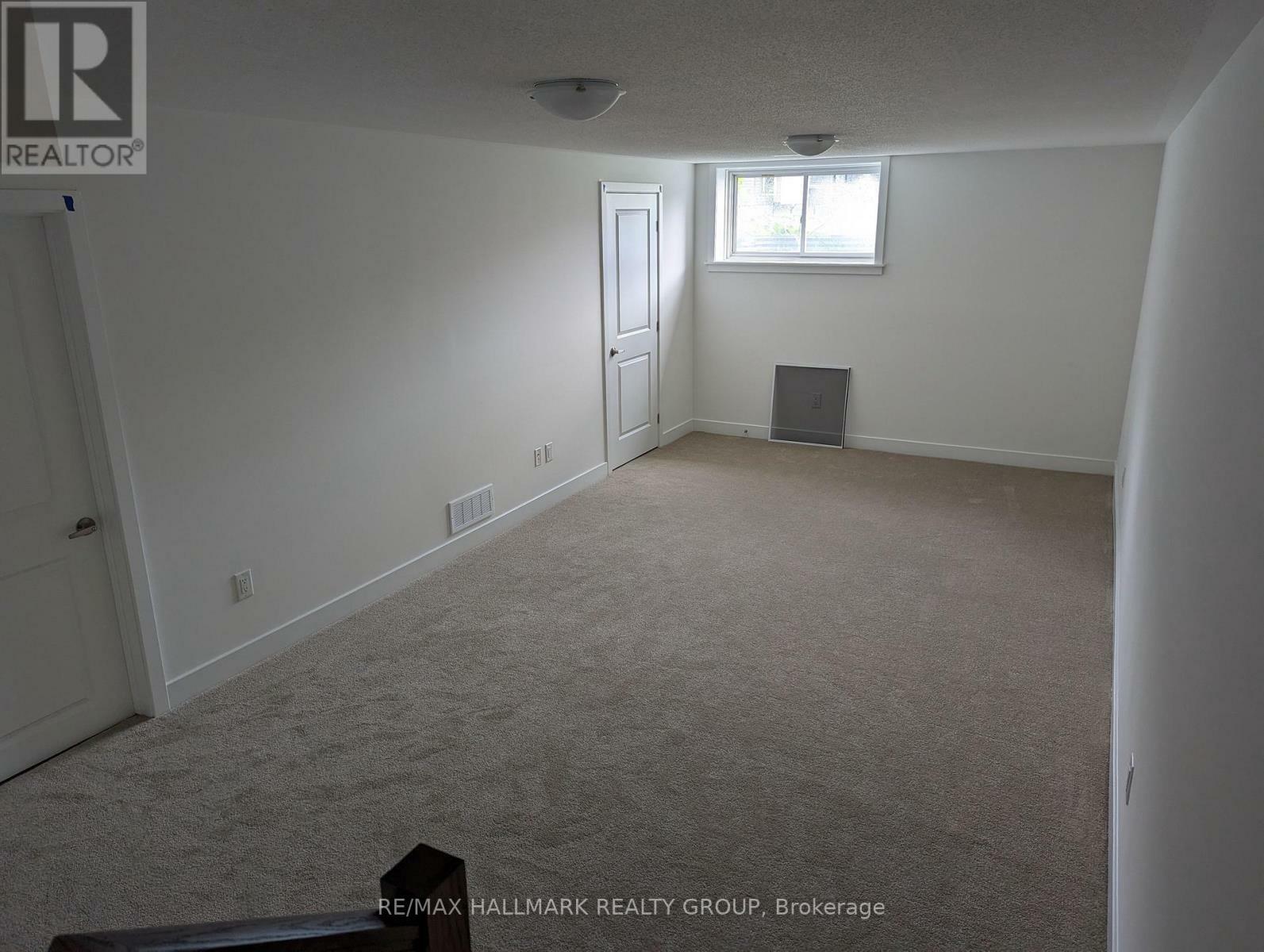 Photo de la propriété: 262 Darjeeling Avenue ON K2J 6Z1
