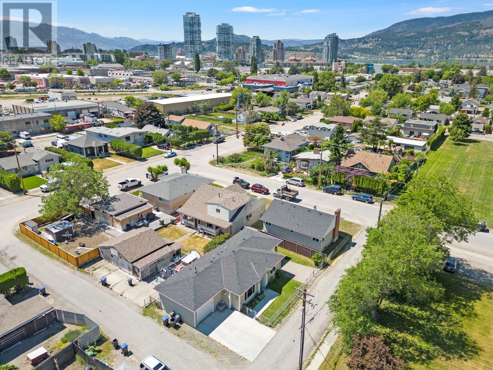 Photo de la propriété: 875-877 Jones Street BC V1Y 2S6