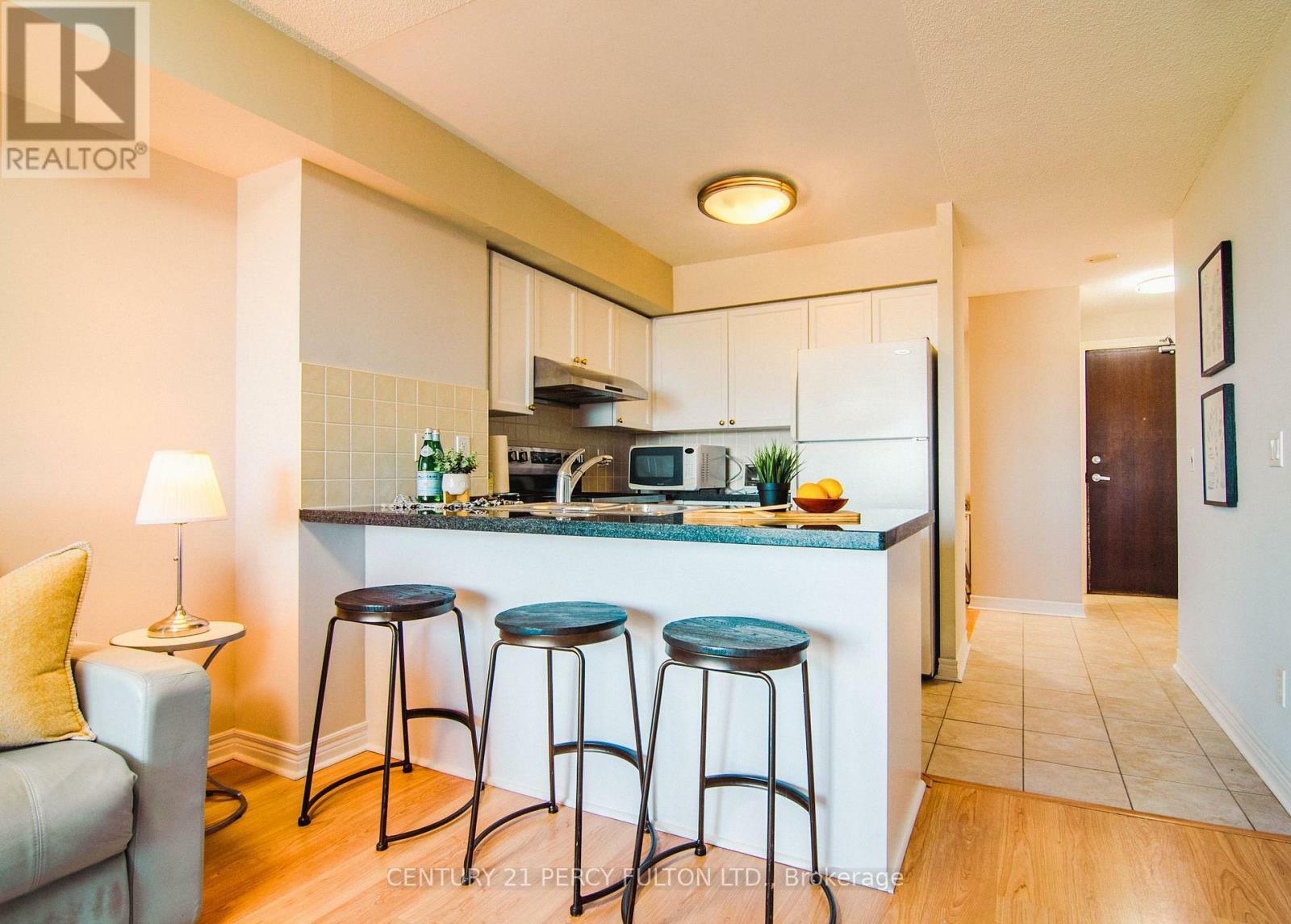 Property Photo: 15 North Park Road 707 ON L4J 0A1
