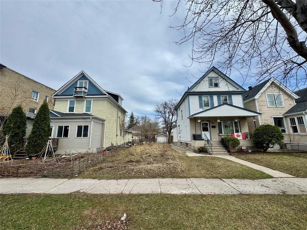 369 Home Street  Winnipeg MB R3G 1X5 photo