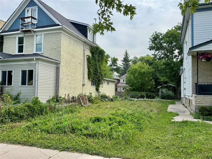 369 Home Street  Winnipeg MB R3G 1X5 photo