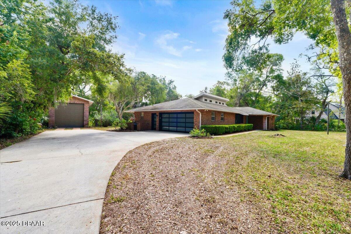 Property Photo: 6185 Shoreline Drive FL 32127