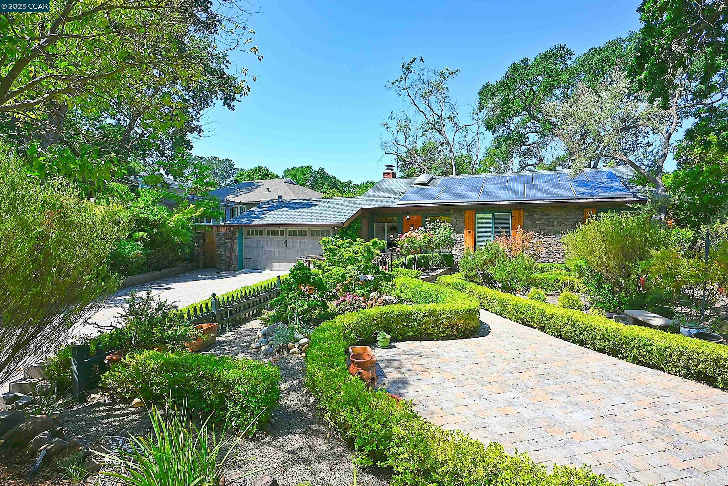 Property Photo: 273 Oak Park Ln CA 94523