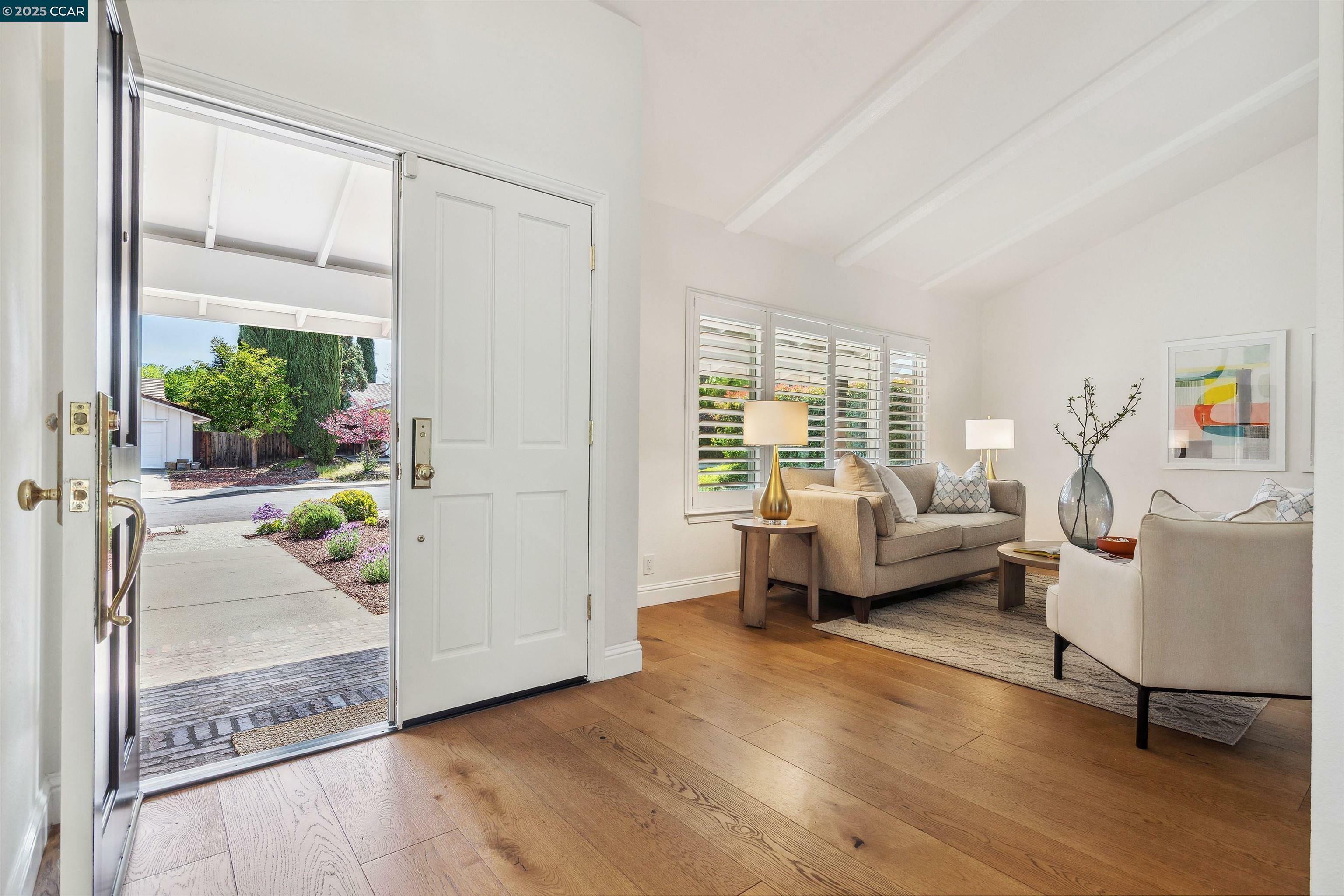 Property Photo: 913 Cheyenne Dr CA 94598