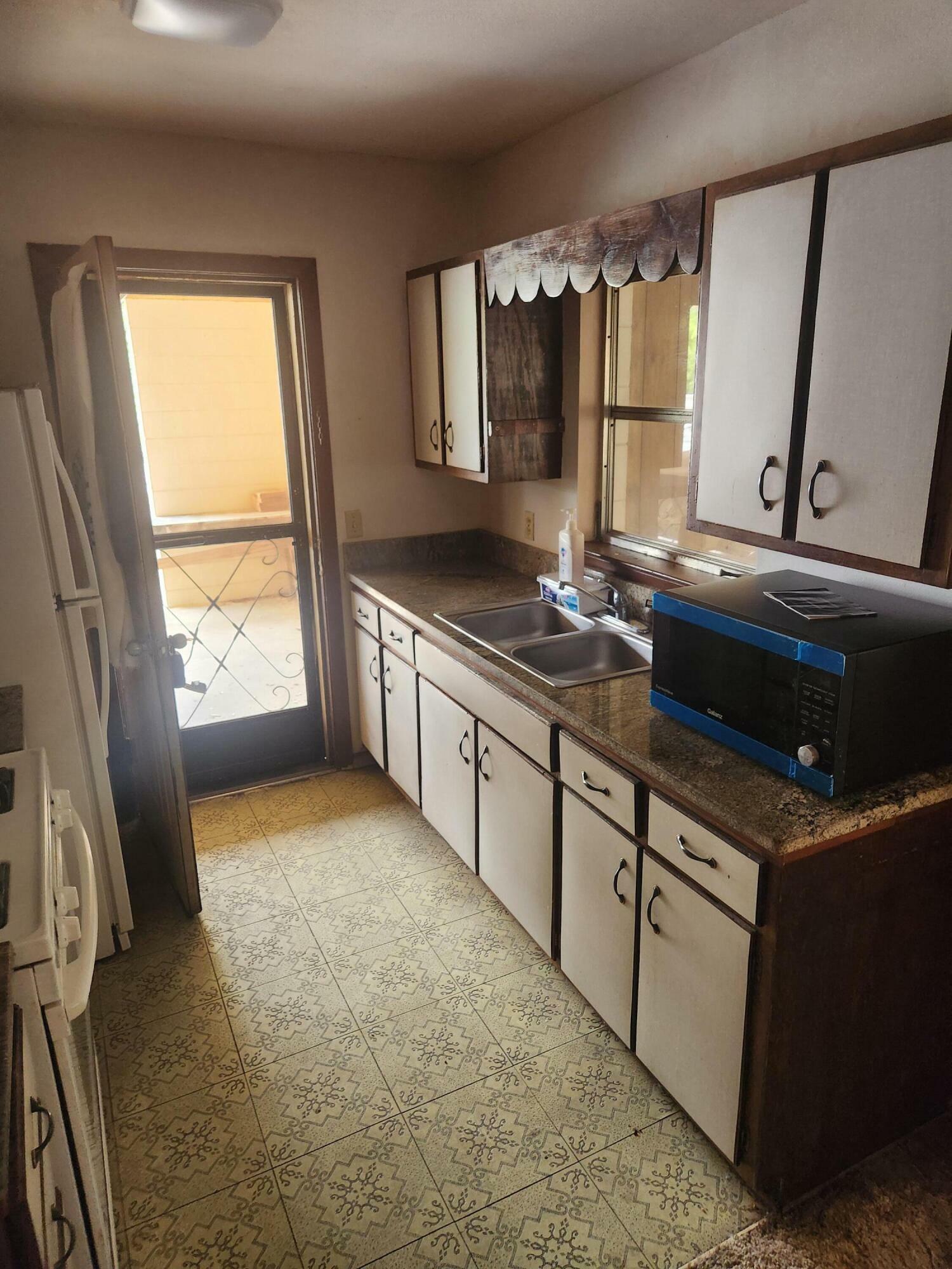 Property Photo: 312 SW Hollywood Boulevard FL 32548