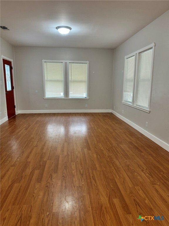 Property Photo: 613 N Cherry Street TX 78155