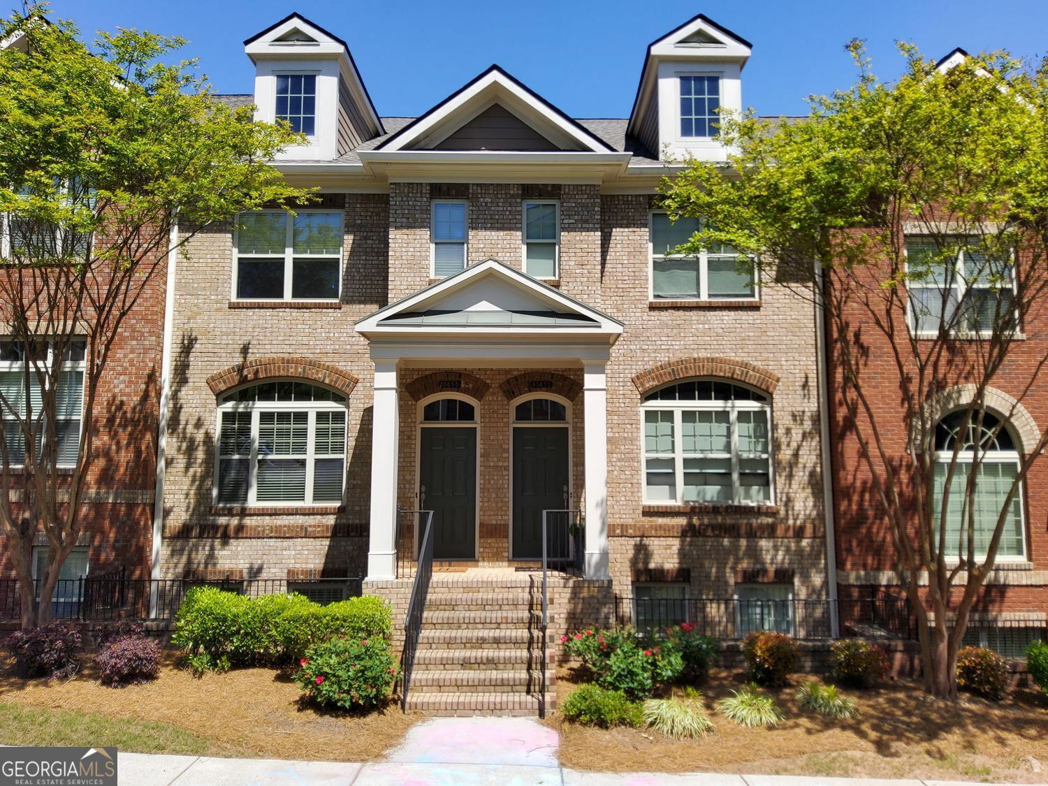 Property Photo: 10856 Ellicot Way GA 30022