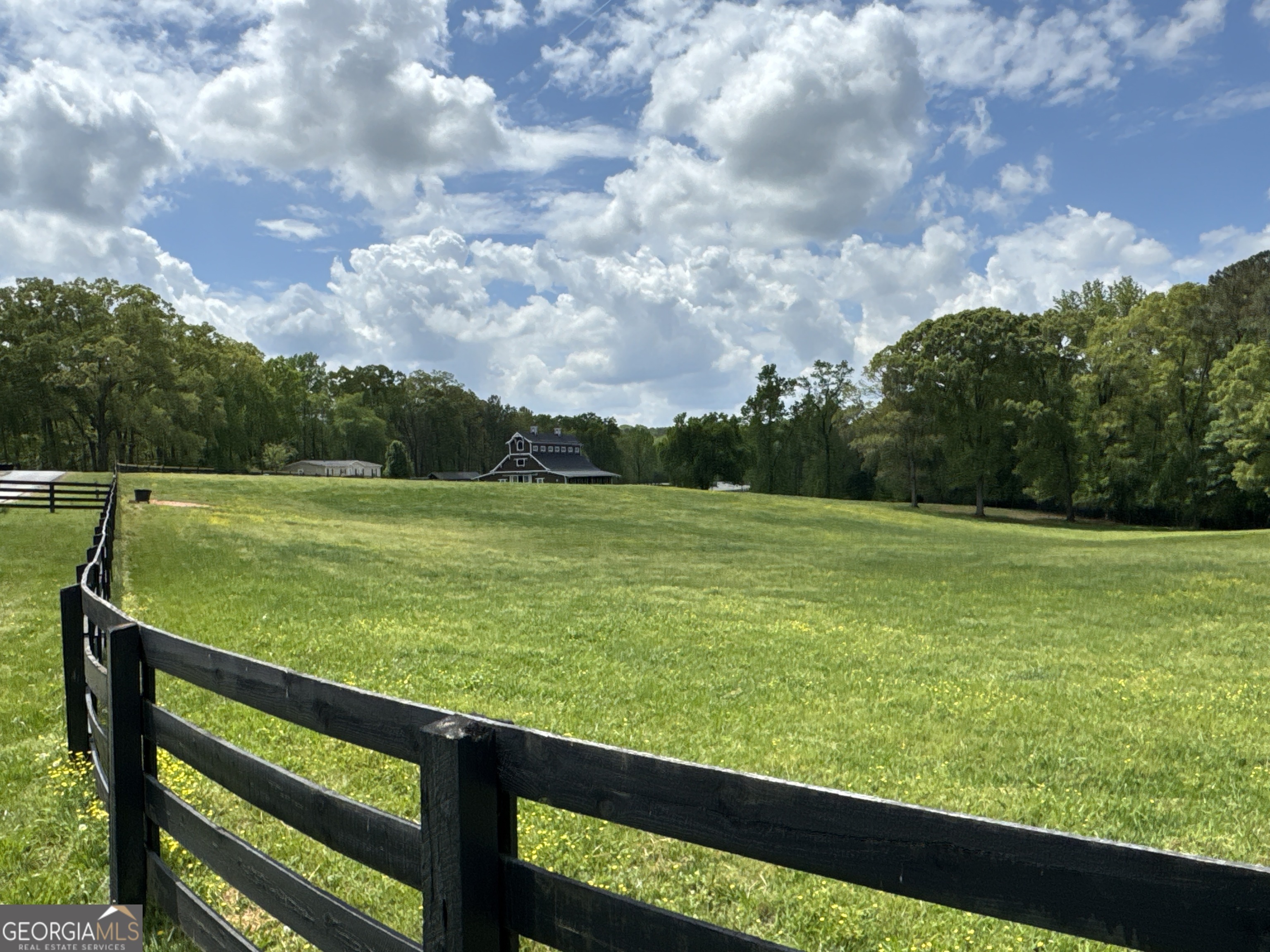 Property Photo: 400 Henson Way GA 30115