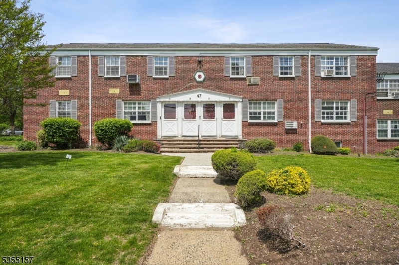 Property Photo: 47 Colfax Mnr 47 D NJ 07204