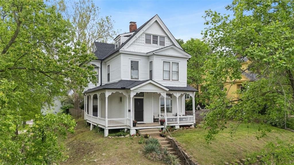 Property Photo:  3601 State Line Road  MO 64111 