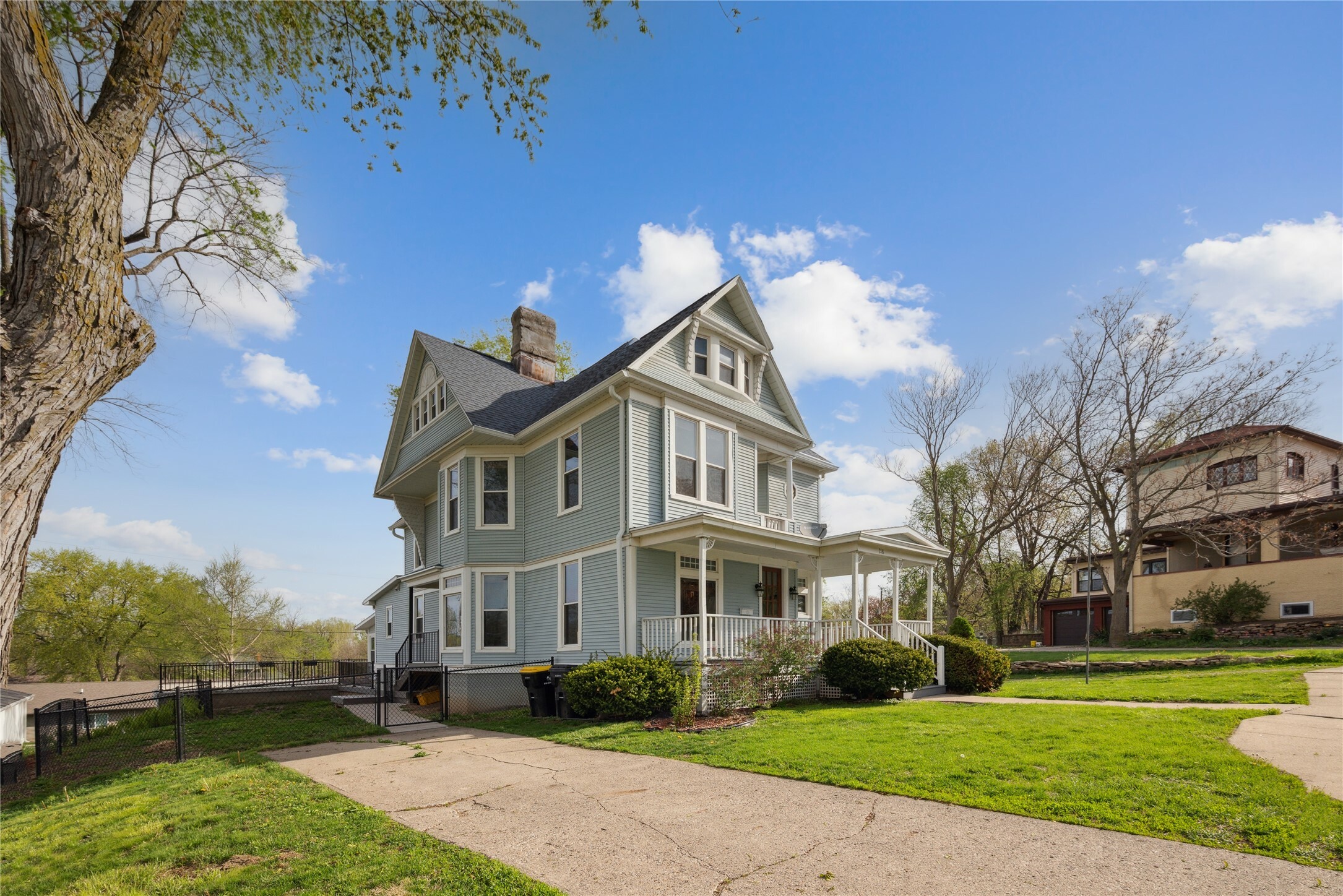Property Photo: 218 E Howard Street IA 50054