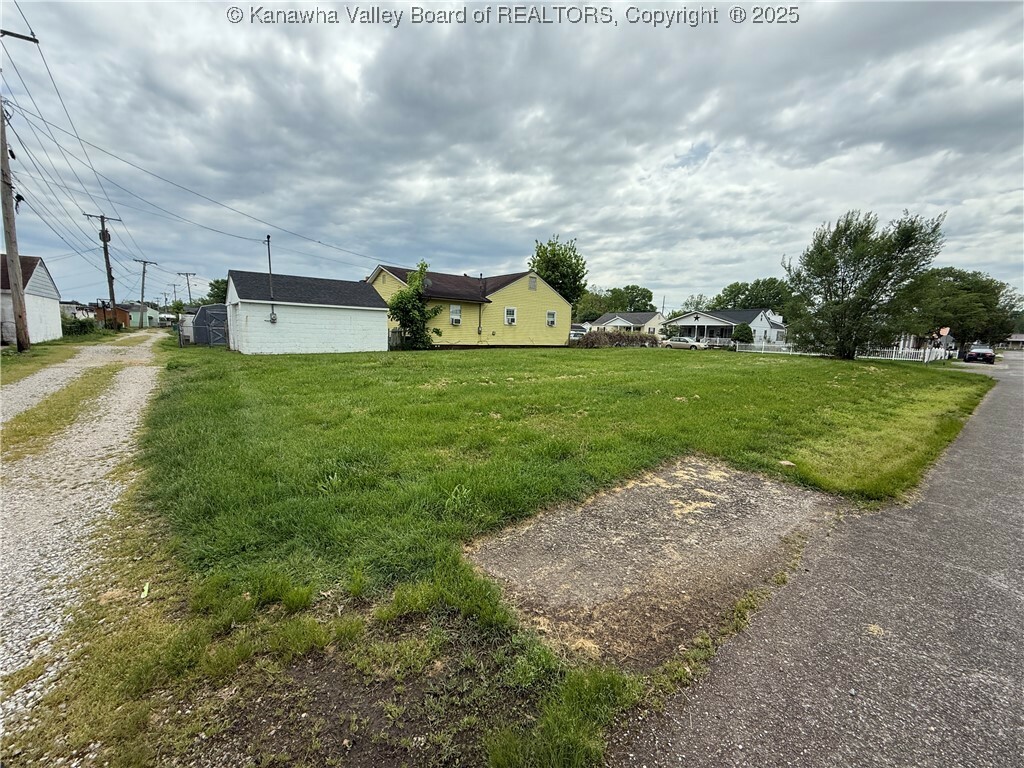 Property Photo: 301 Juniper Street WV 25143