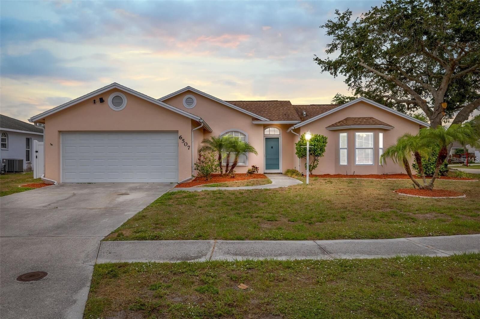 Property Photo: 6507 61st Drive E FL 34221