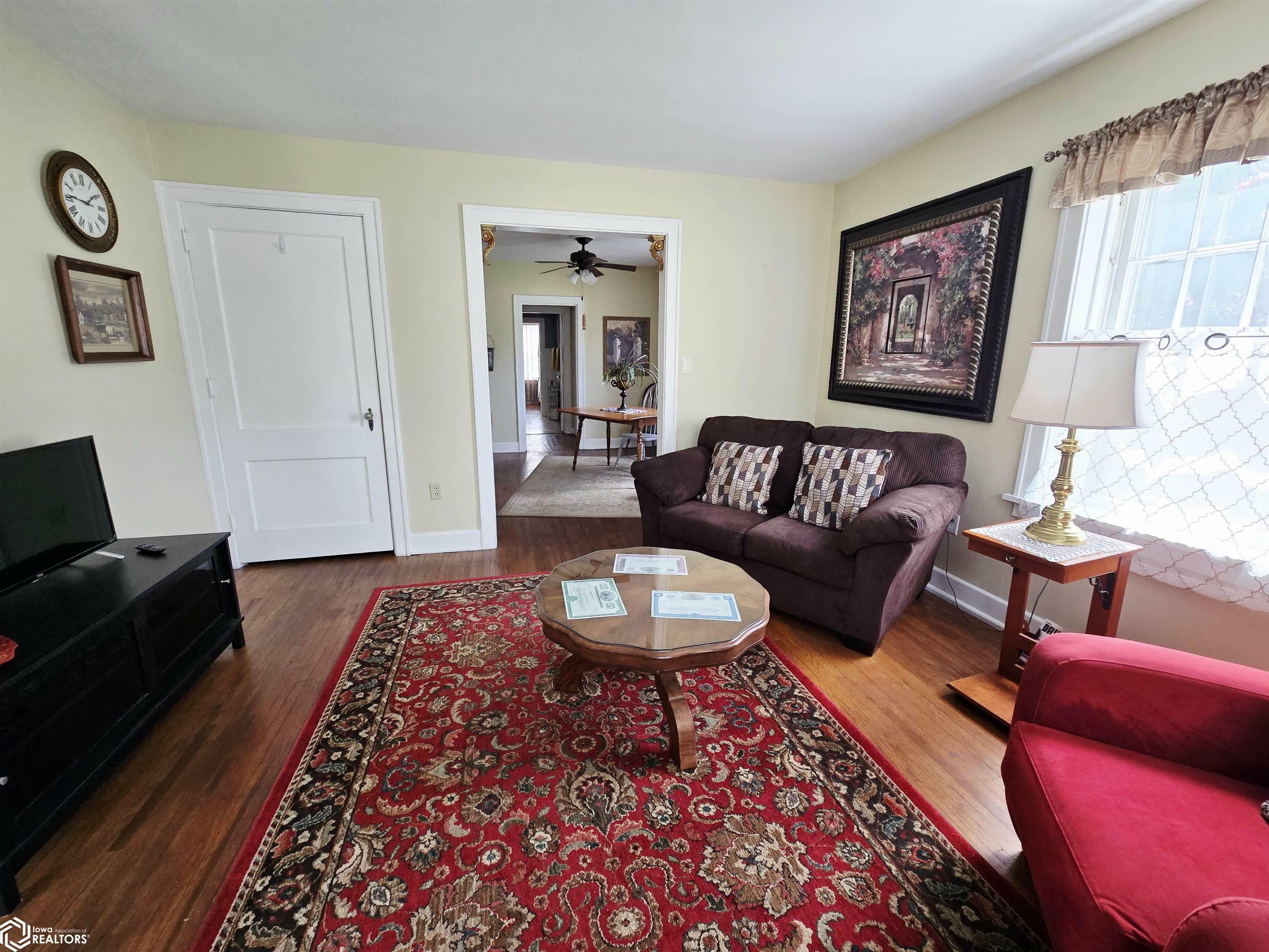 Property Photo: 718 Avenue E IA 52627