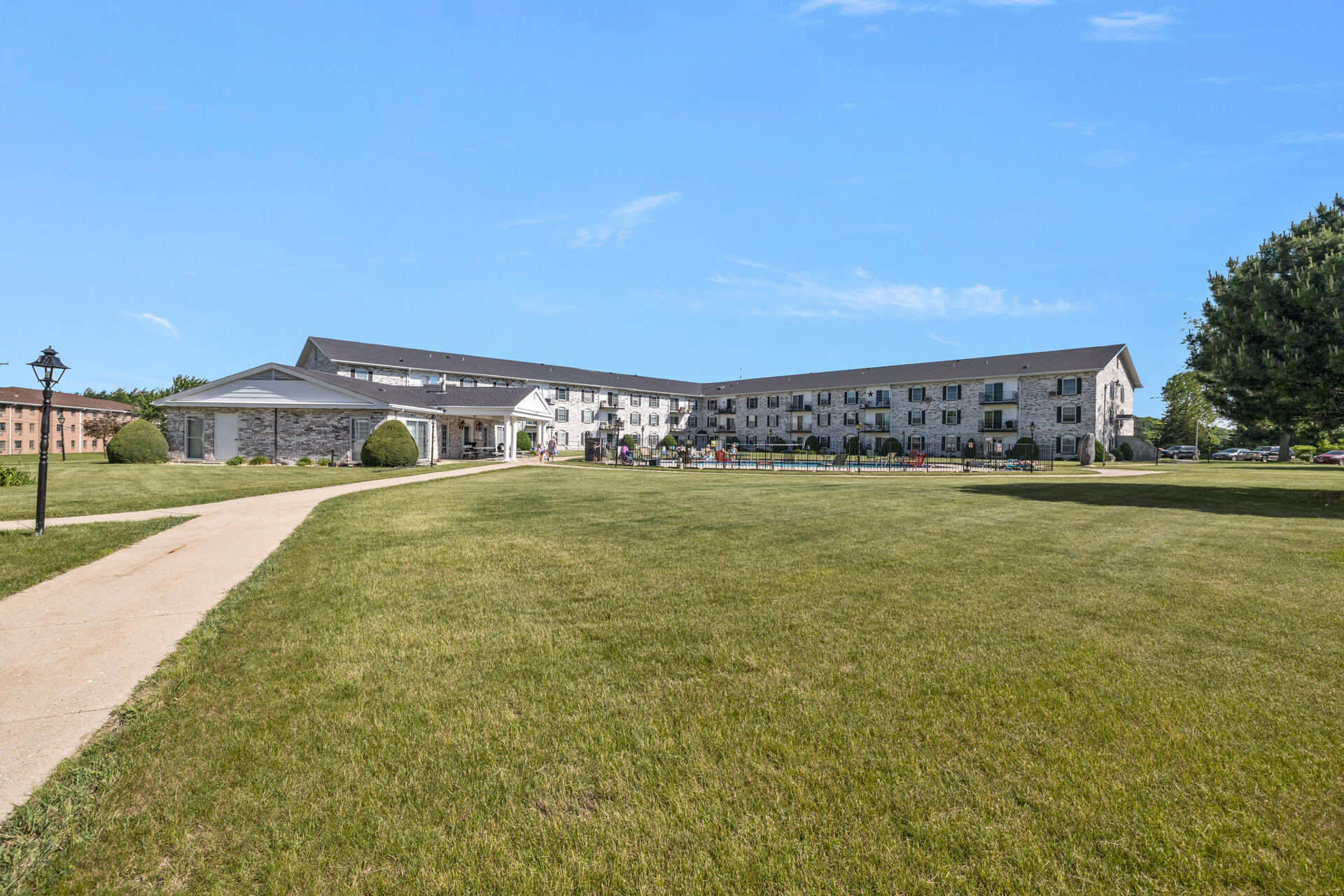 Property Photo:  125 N University Dr 109  WI 53095 