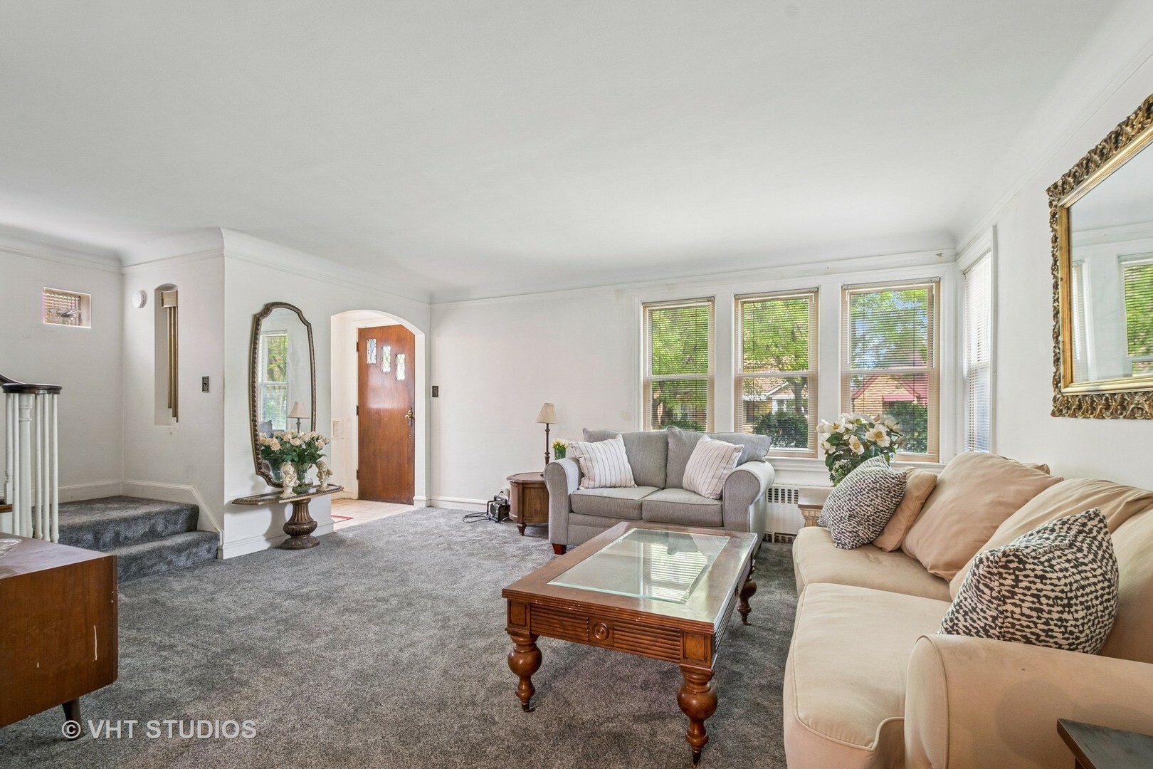 Property Photo: 4849 W Catalpa Avenue IL 60630