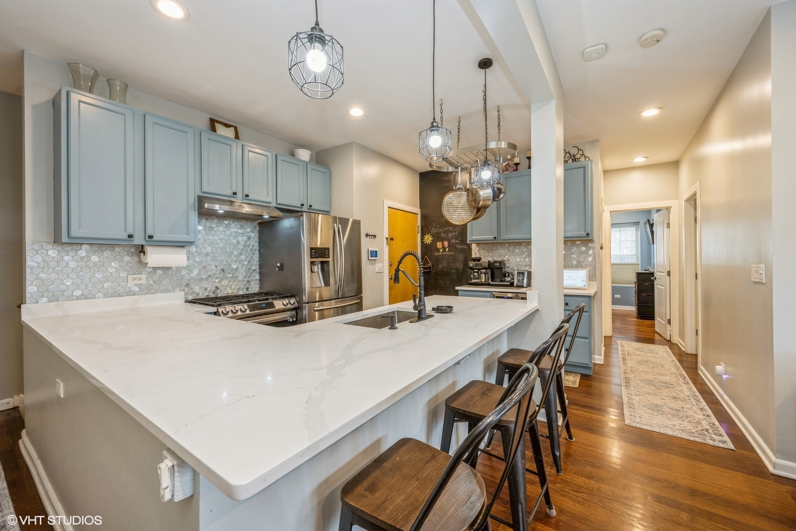 Property Photo: 3549 W Belle Plaine Avenue 1W IL 60618
