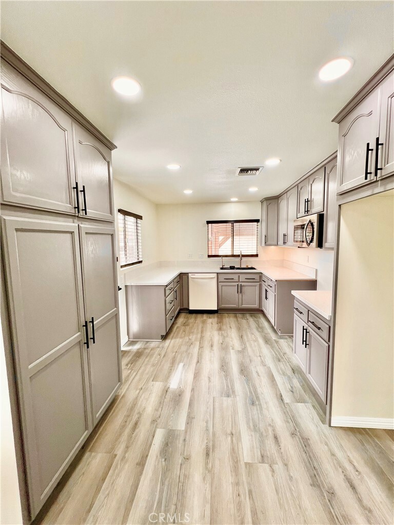 Property Photo:  9929 Mina Avenue  CA 90605 