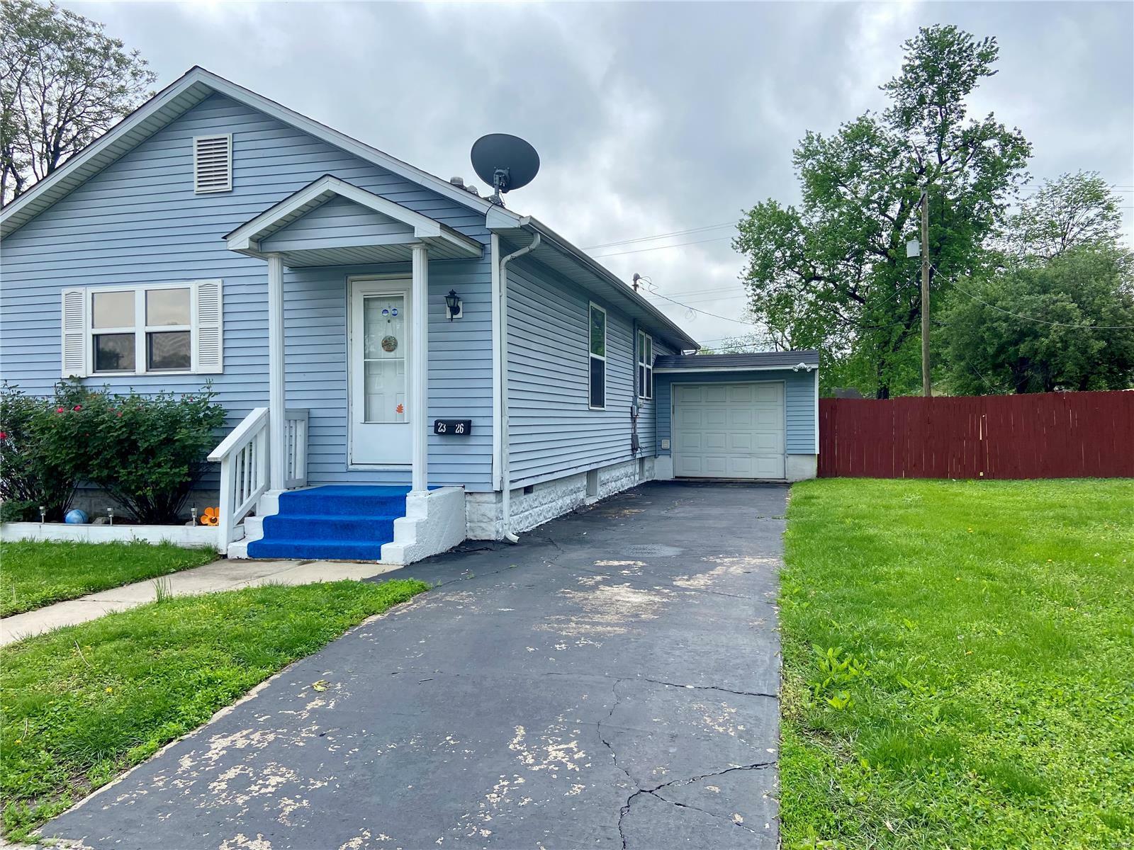 Property Photo: 2326 Edwards Street IL 62040