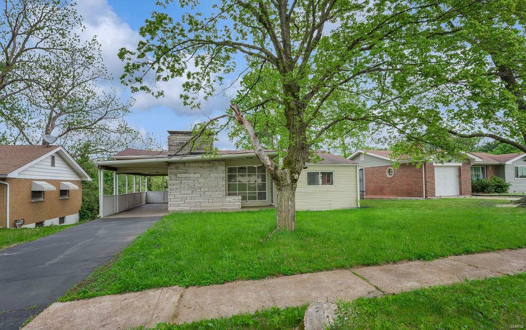 Property Photo: 5124 Rockingham Drive MO 63121