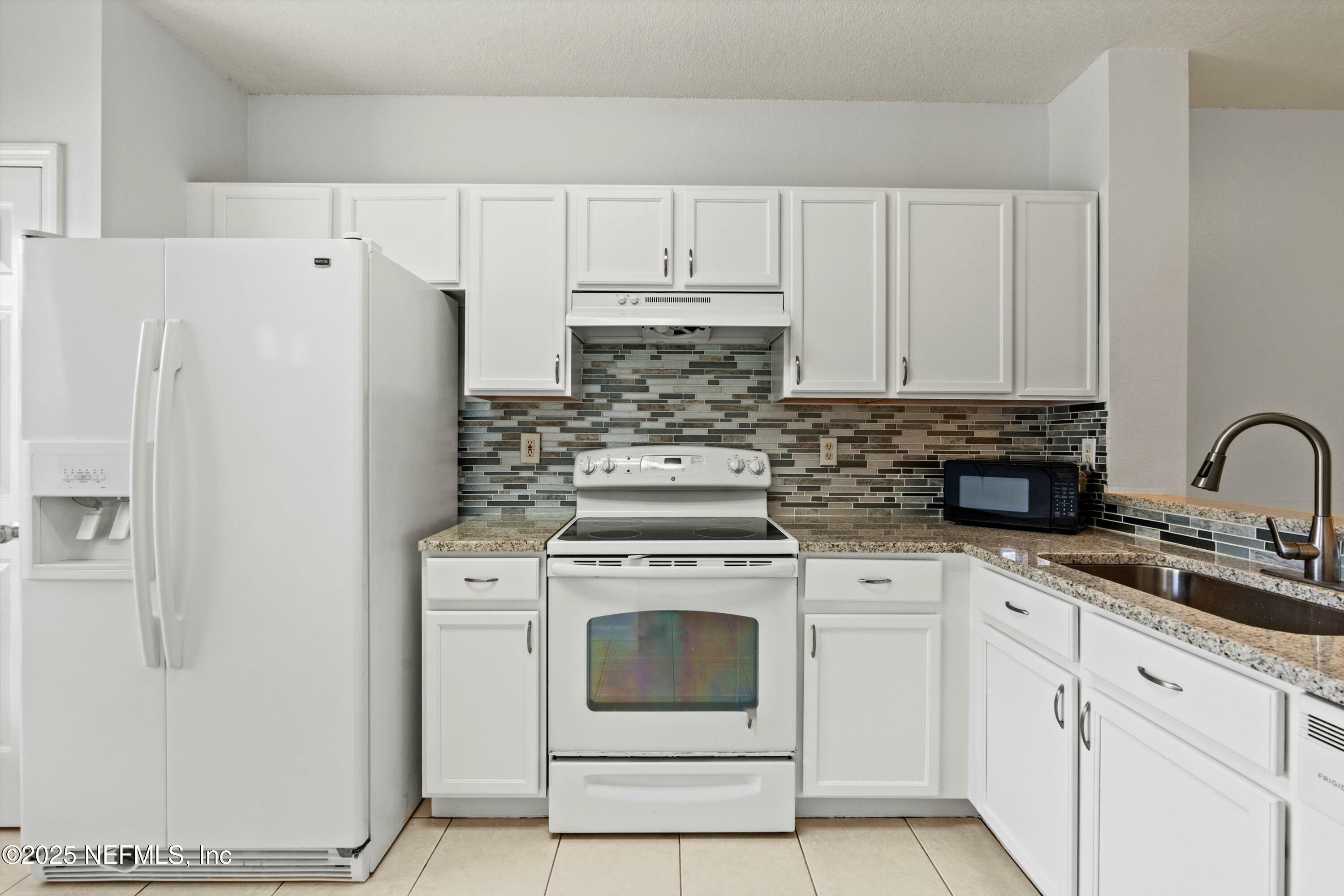 Property Photo: 12311 Kensington Lakes Drive 1003 FL 32246