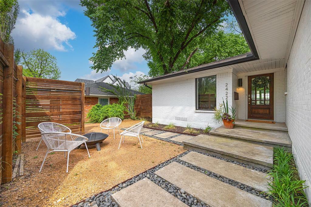 Property Photo: 2422 Loving Avenue TX 75214