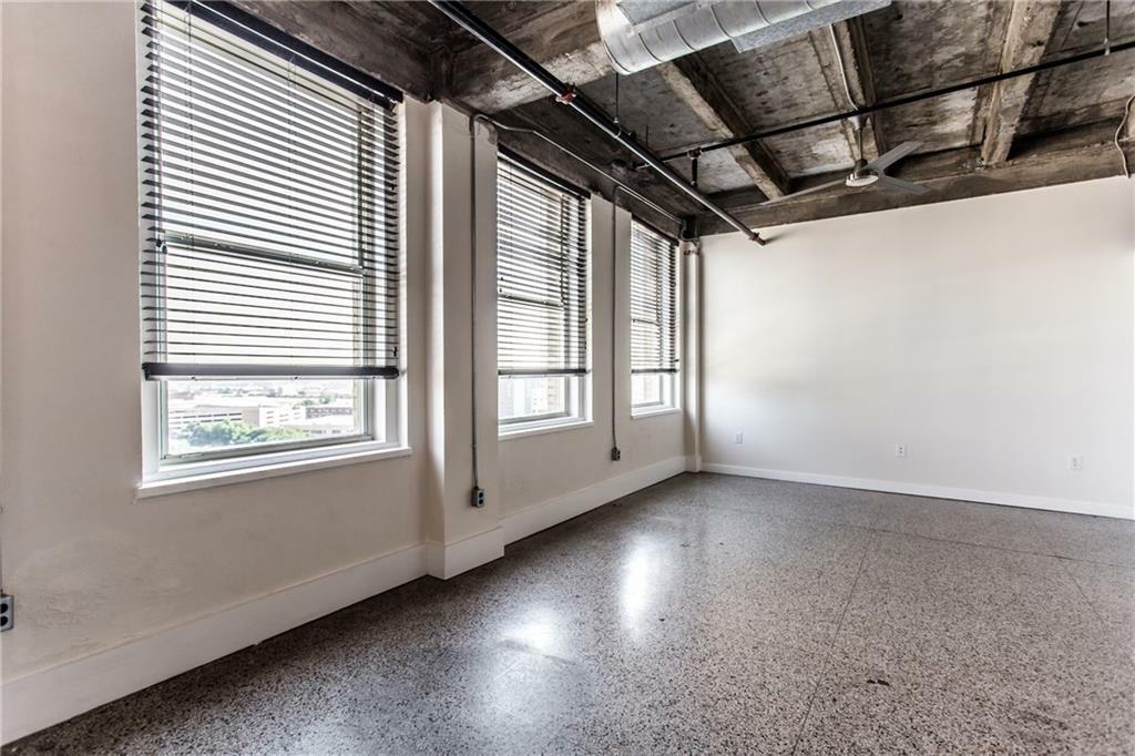 Property Photo: 221 W Lancaster Avenue 10006 TX 76102