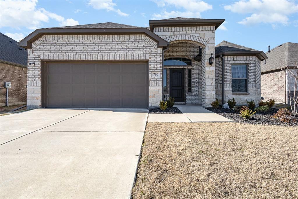 Property Photo: 706 Sycamore Drive TX 75402