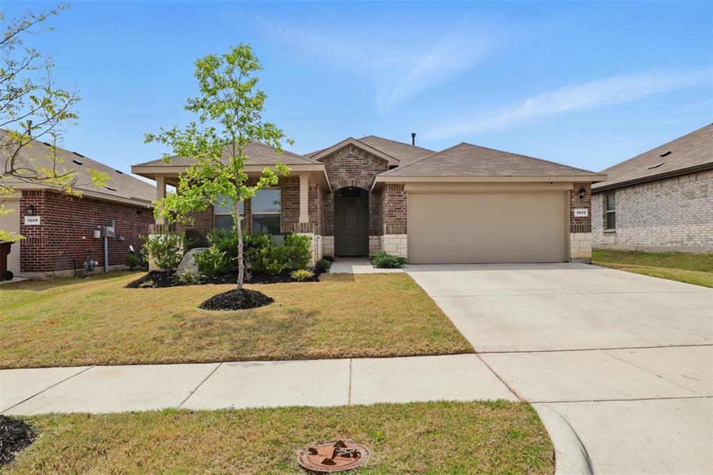 Property Photo: 3613 Ridgeway Lane TX 76226