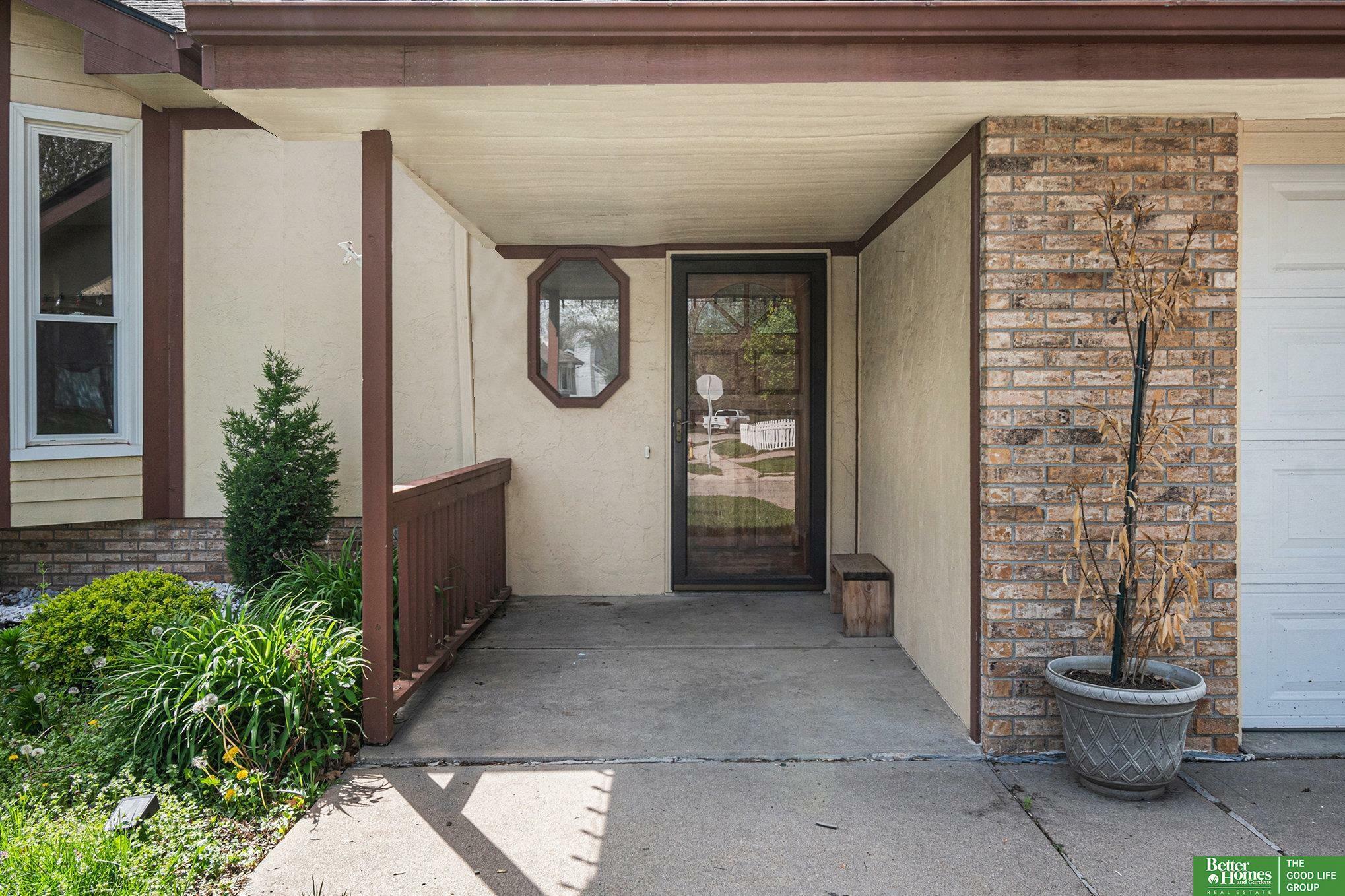 Property Photo: 8606 N 83rd Avenue NE 68122