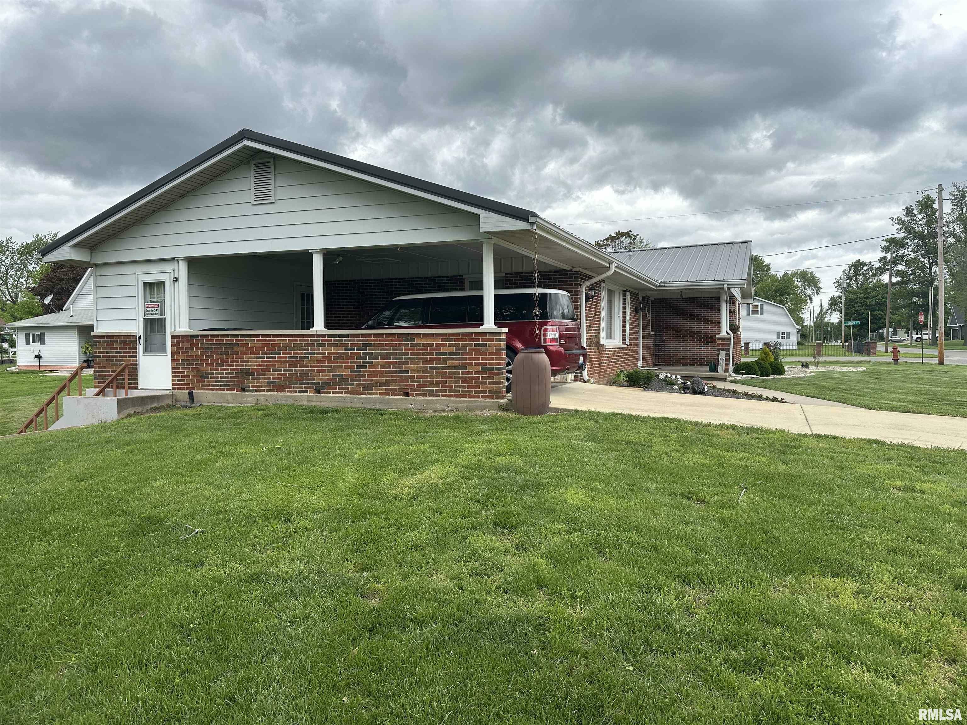 Property Photo: 803 S East Street IL 62274