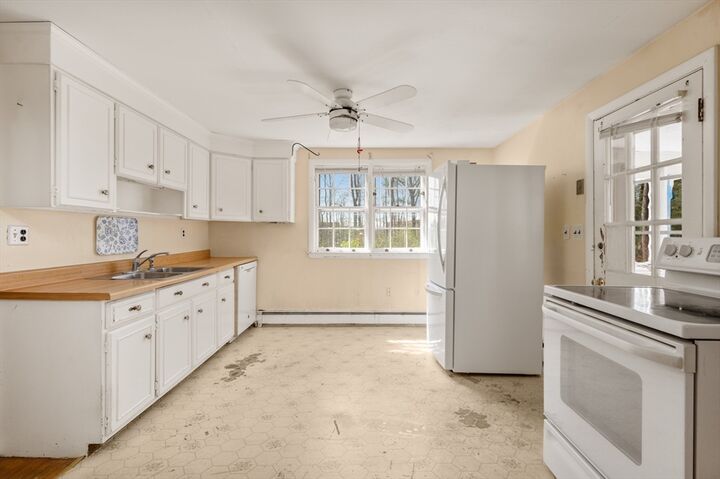 Property Photo: 6 Stearns Ln MA 01821