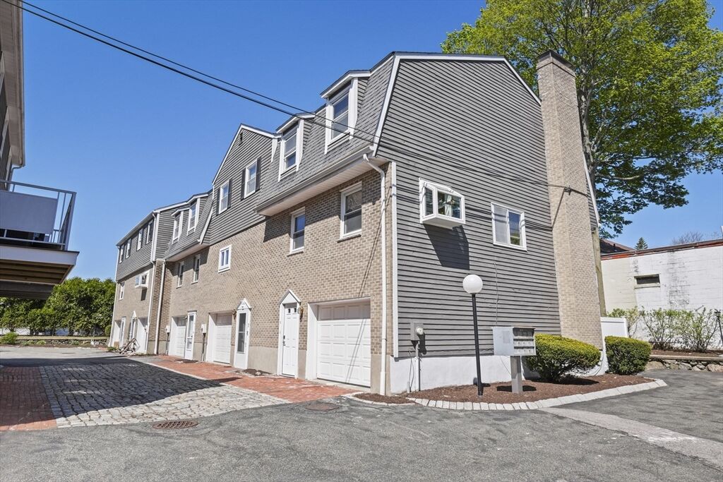 Property Photo:  7 Circuit Lane 7  MA 02472 