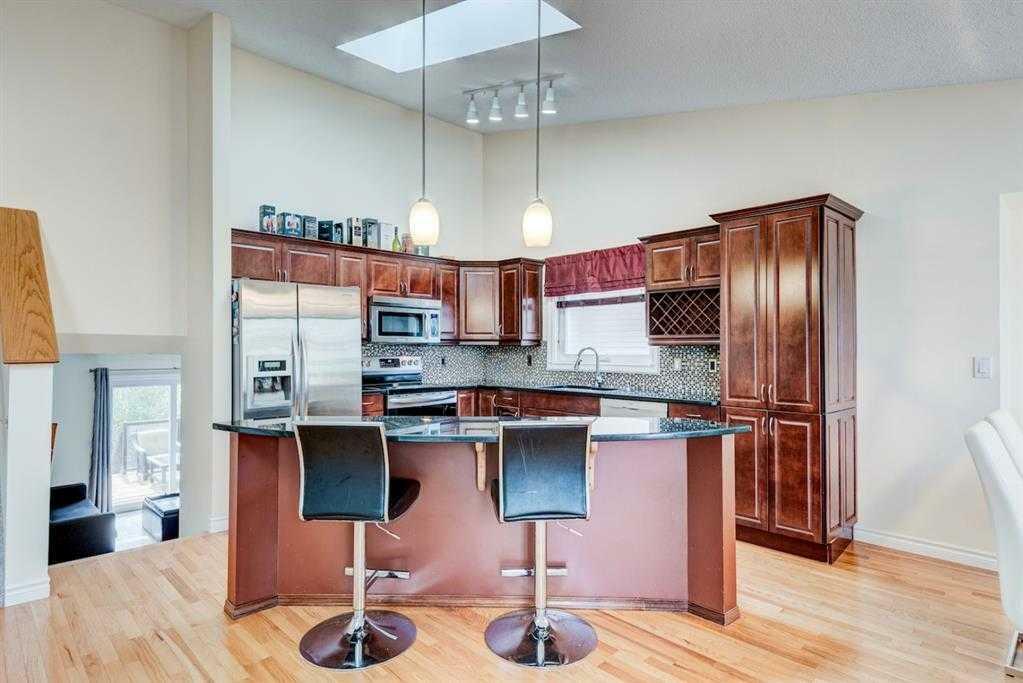 Property Photo: 33 Sandringham Road NW AB T3K 3V4