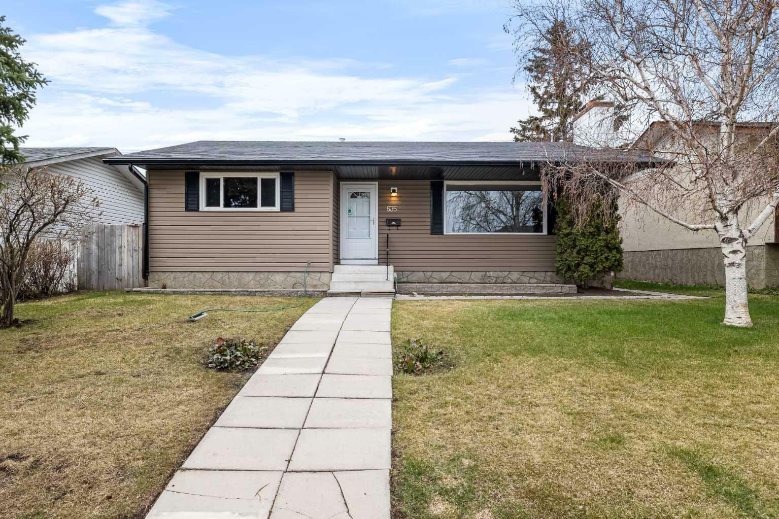 Property Photo: 635 Penbrooke Road SE AB T2A 3S9