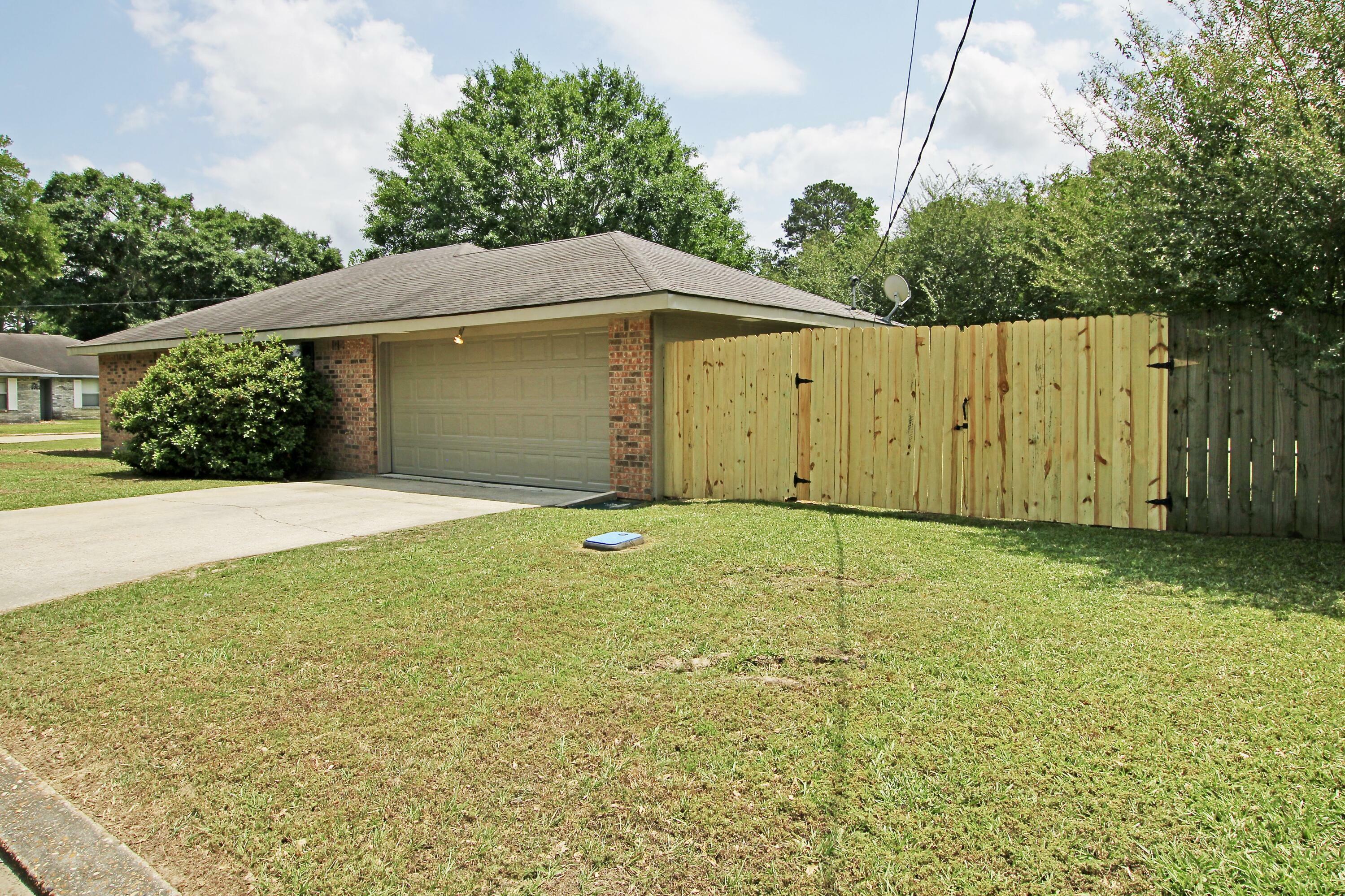 Property Photo: 1912 Carol St LA 70659