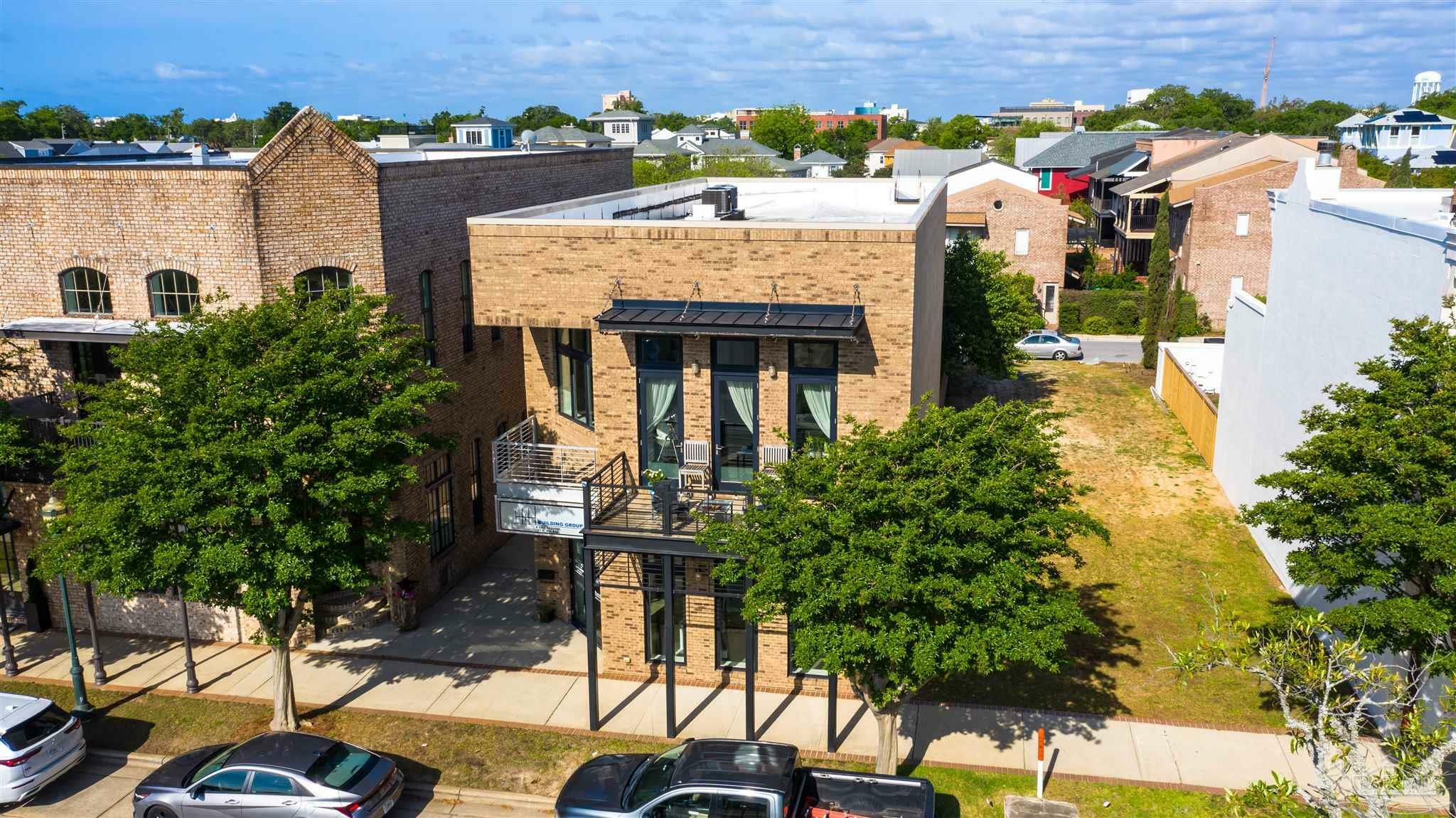 Property Photo: 27 S 9th Ave FL 32502