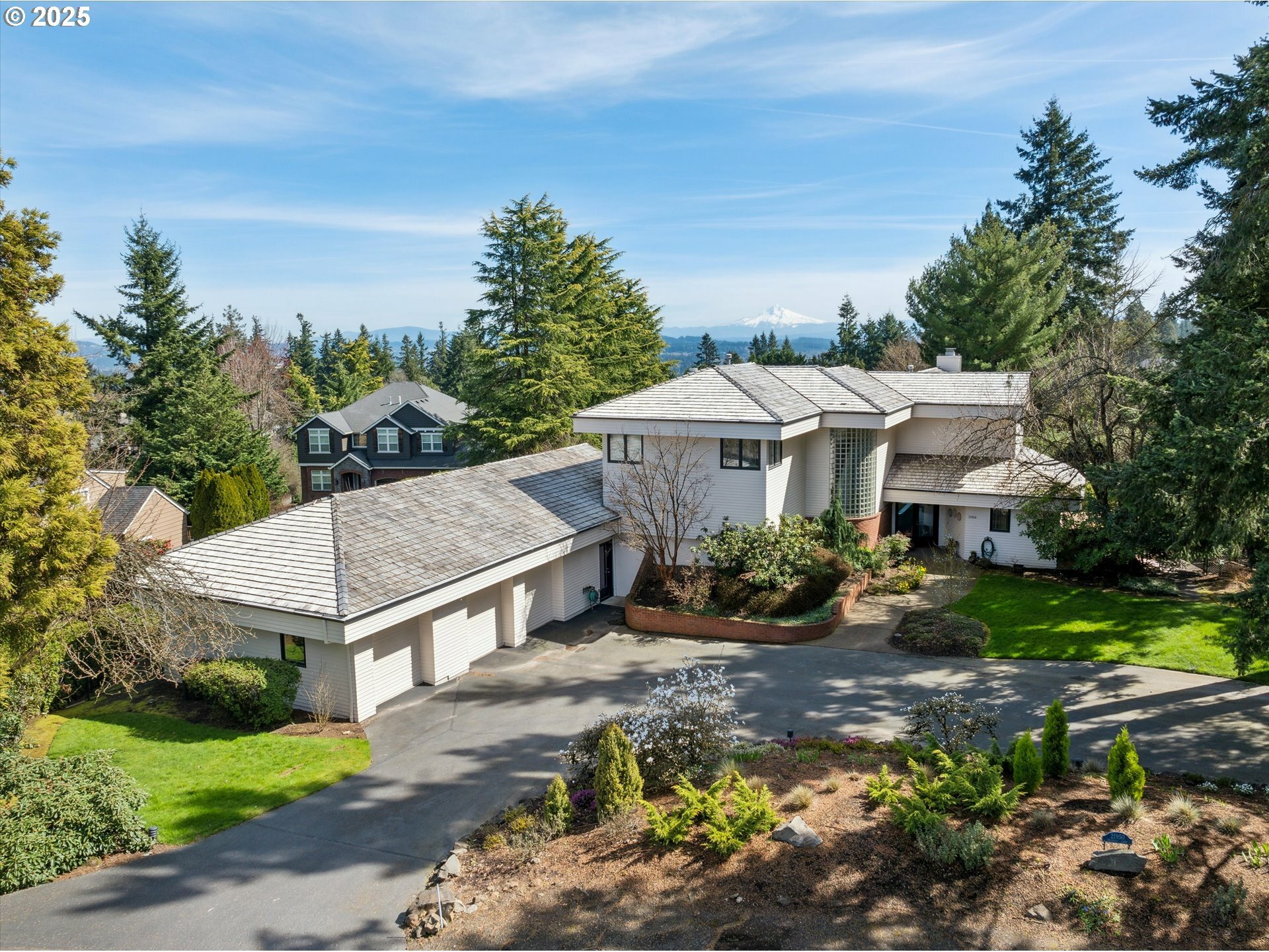 Property Photo: 21950 Shannon Ln OR 97068