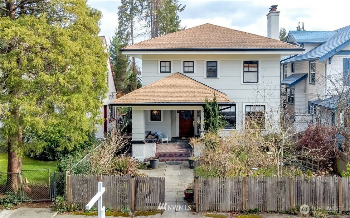 Property Photo: 5042 18th Avenue NE WA 98105