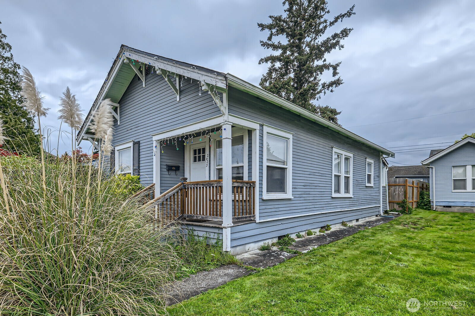 Property Photo: 2423 Highland Avenue WA 98201