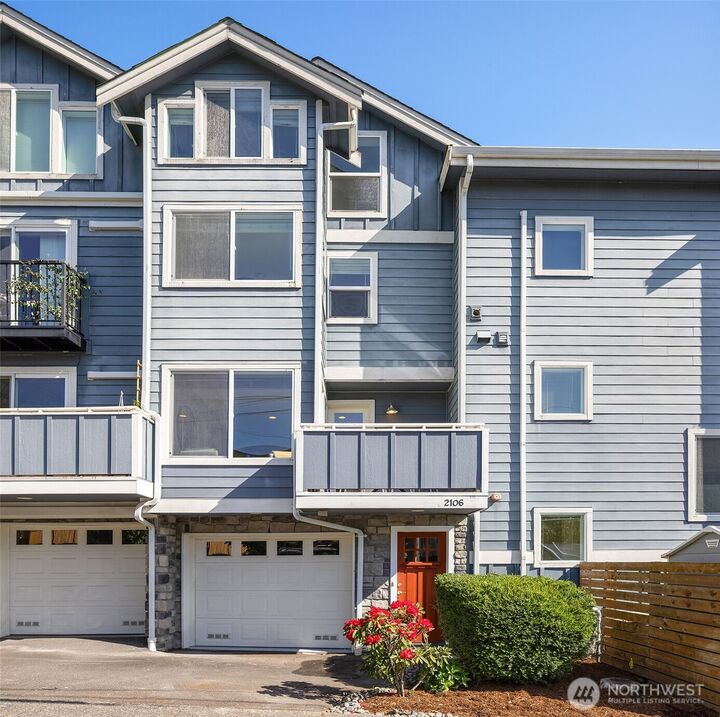 2106 W Ruffner Street  Seattle WA 98199 photo